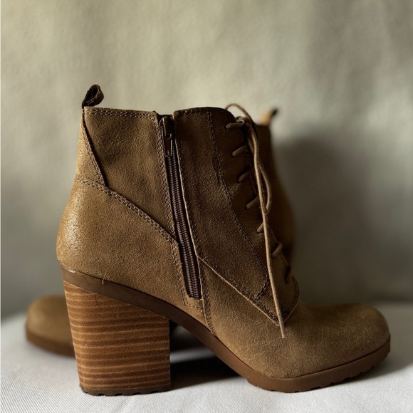 Lucky Brand Size 10 Women’s Leather Tan Heeled Booties. - Picture 8 of 16